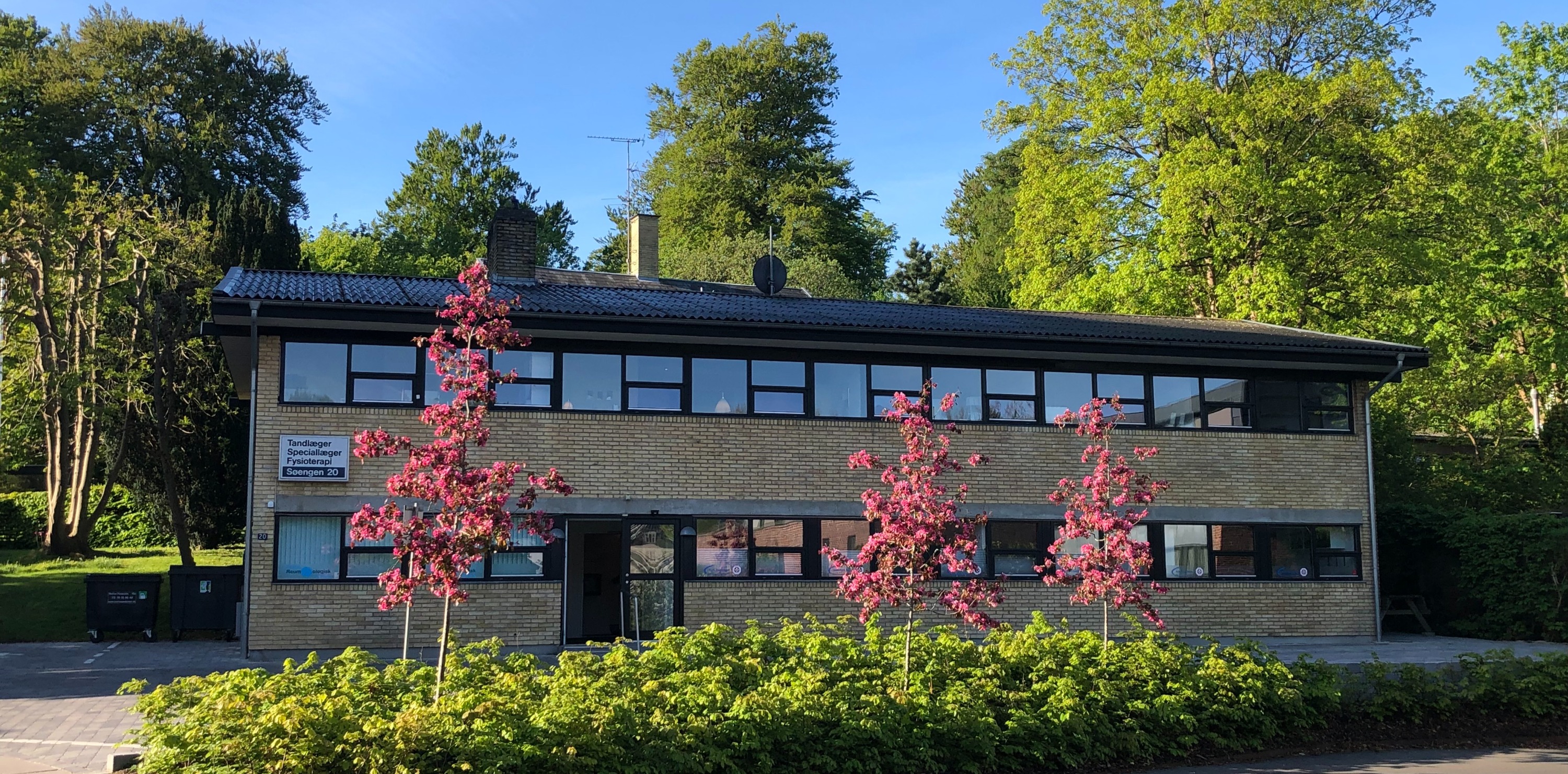 Sundhedshuset på Søengen 20 set udefra, hvor Holte Tandklinik ligger på 1. sal